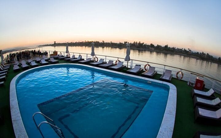 A Sara Nile Cruise x