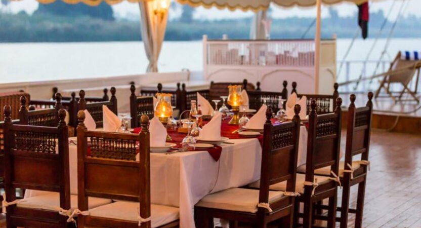 Amoura Dahabiya Nile Cruise x