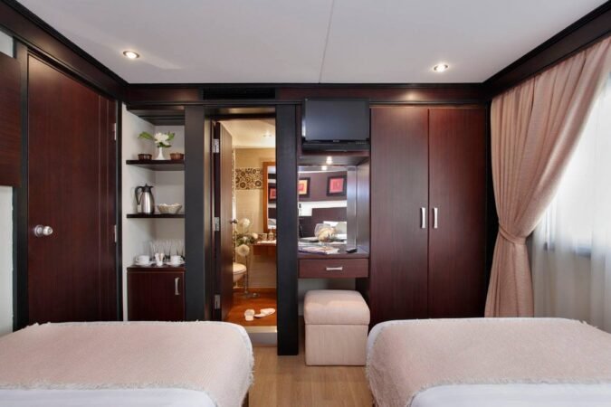 Merit Dahabiya Nile Cruise x