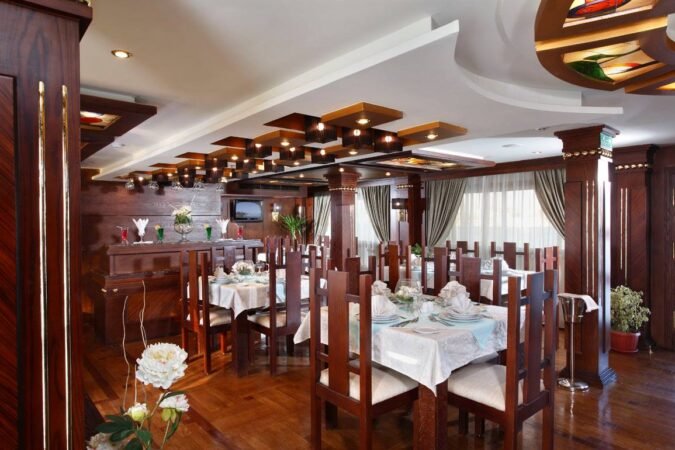 Merit Dahabiya Nile Cruise x
