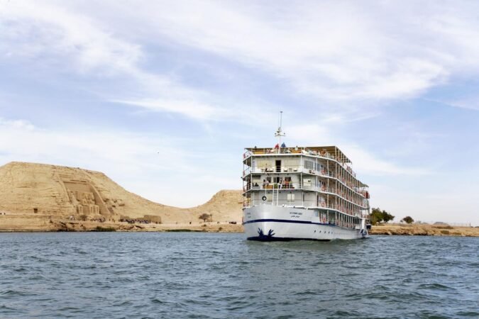 Movenpick Prince Abbas Lake Cruise x