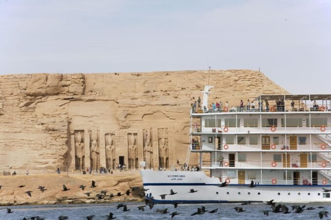 Movenpick Prince Abbas Lake Cruise x
