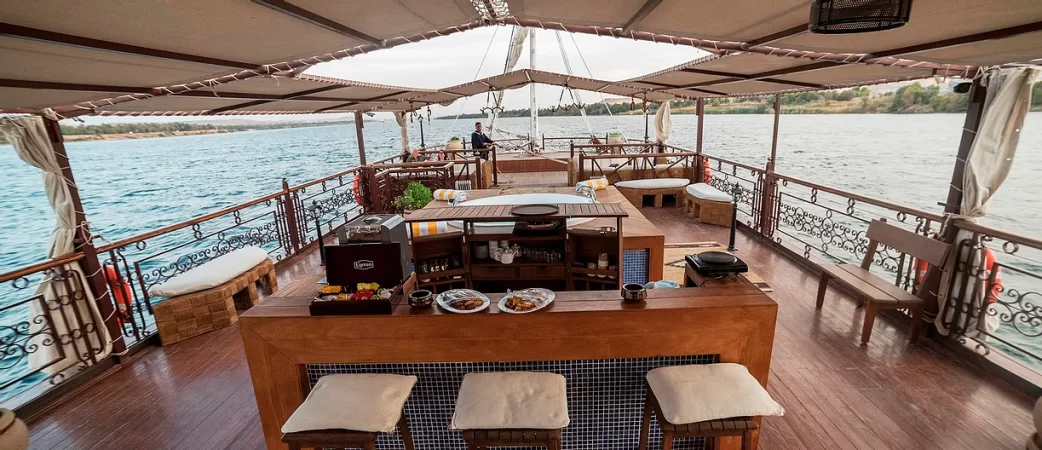 Sonesta Amirat Dahabiya Nile Cruise x