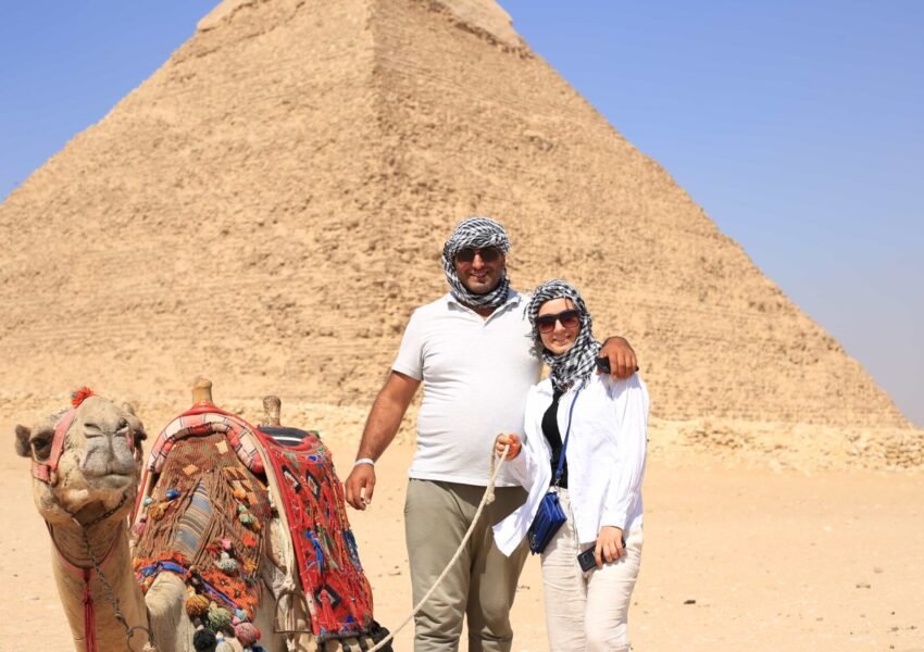 happy tourist couple camels giza  x